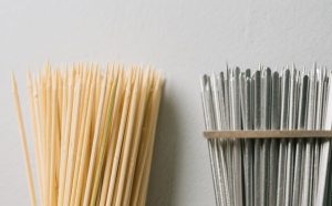Holzspieße als sichere und kosteneffiziente Alternative zu Metallspießen in der Gastronomie