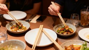 Bambus dominiert Essstäbchenmarkt mit 68 Prozent aufgrund überlegener Biegefestigkeit